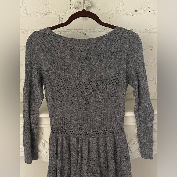 American Eagle Cozy Knit Sweater Dress
Size: Small
EUC - Picture 6 of 8